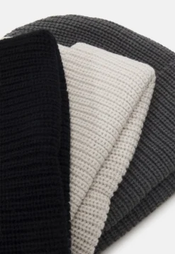 Pier One UNISEX 3 PACK - Mütze - Black/dark Grey/off-white/ 9 Pier One UNISEX 3 PACK - Mütze - Black/dark Grey/off-white/ -Pier One 2a1daa058c674c9dbb0074799d429f4b
