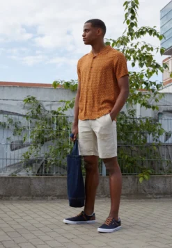 Pier One LINEN BLEND DRAWCORD SHORTS - Shorts - Beige