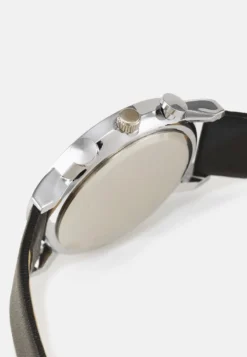 Pier One SET - Uhr - Black 8 Pier One SET - Uhr - Black -Pier One 8b85f94e4c5a43a89680fa66df3bc7c7