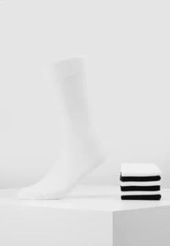 Pier One 7 PACK - Socken - White/black 9 Pier One 7 PACK - Socken - White/black -Pier One 8dfc7eafb6d44b37b5aad9f7641e4325 1