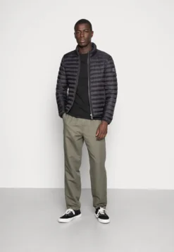 Pier One T-Shirt Basic - Black -Pier One 9541d4ec16e54b19a6b86e488dd20e0f 1