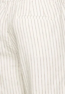 Pier One LINEN BLEND DRAWCORD SHORTS - Shorts - Off-white -Pier One f49c7de0cfa048f4bc002dc26d1abcb2