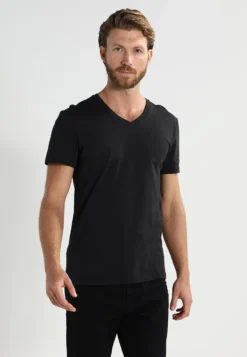 Pier One 2 PACK - T-Shirt Basic - Black 8 Pier One 2 PACK - T-Shirt Basic - Black -Pier One f5ae58d798ac495dae21da6170c2b2ec